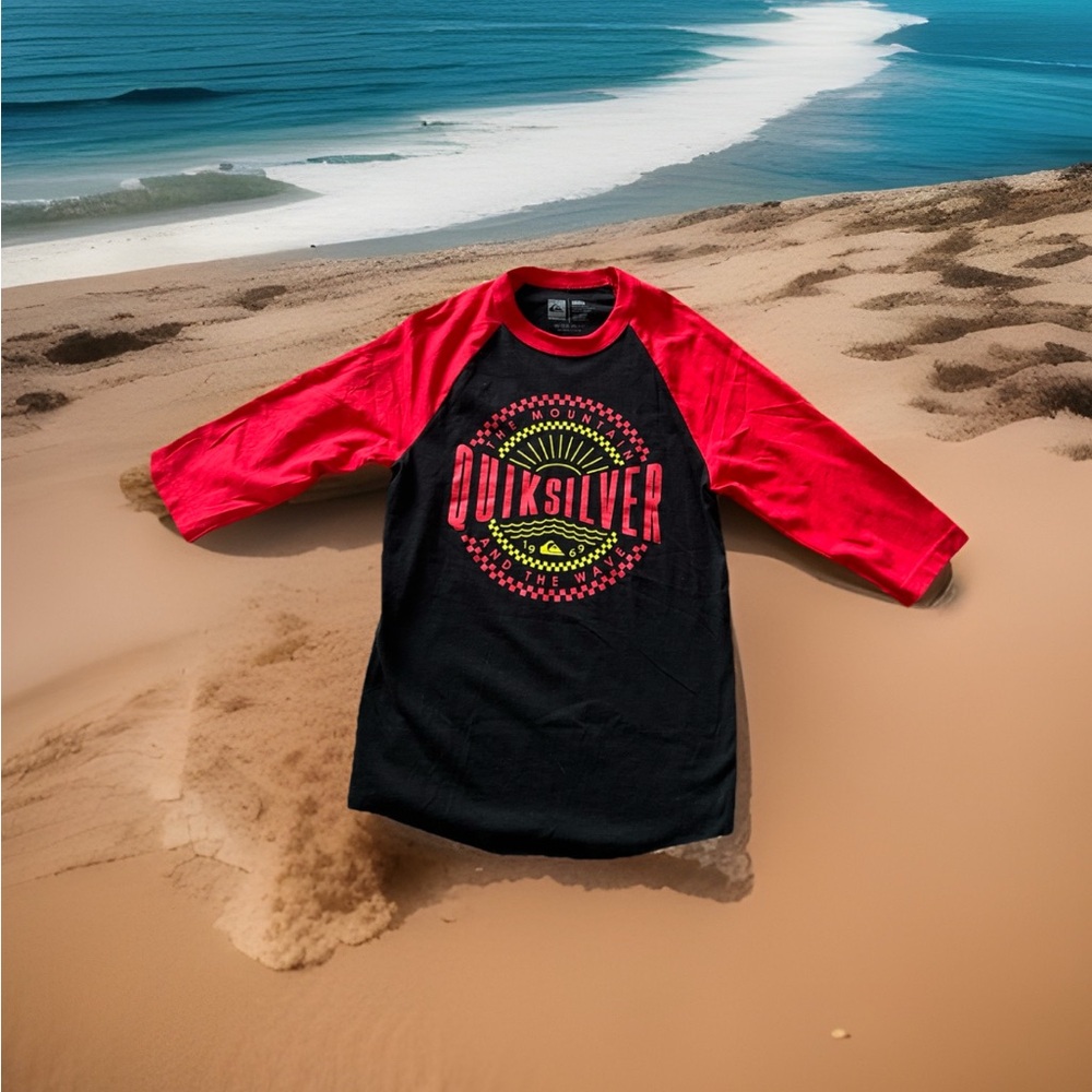 Quiksilver Men's 3/4 Sleeve Surfing T-Shirt. Black and Red. New. No Tags.